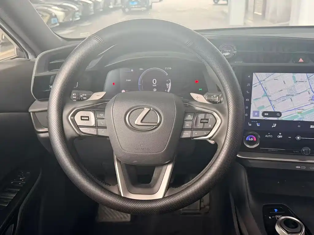 Lexus RZ — миниатюра 11