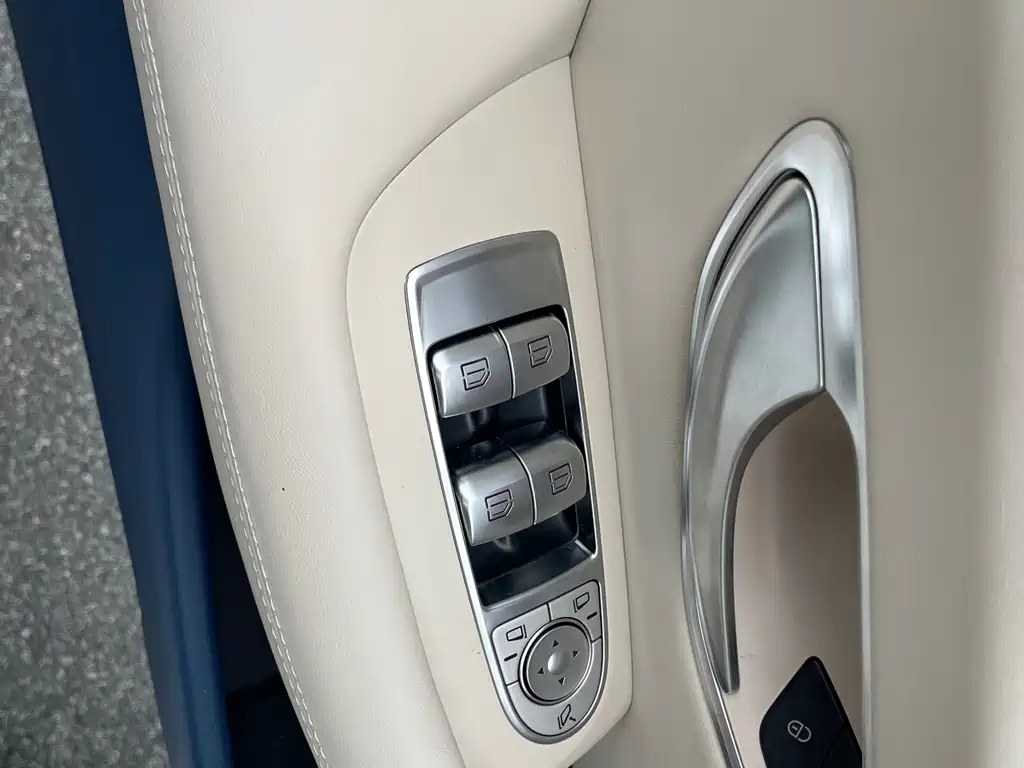 Mercedes-Benz E-Class (Import) — миниатюра 4
