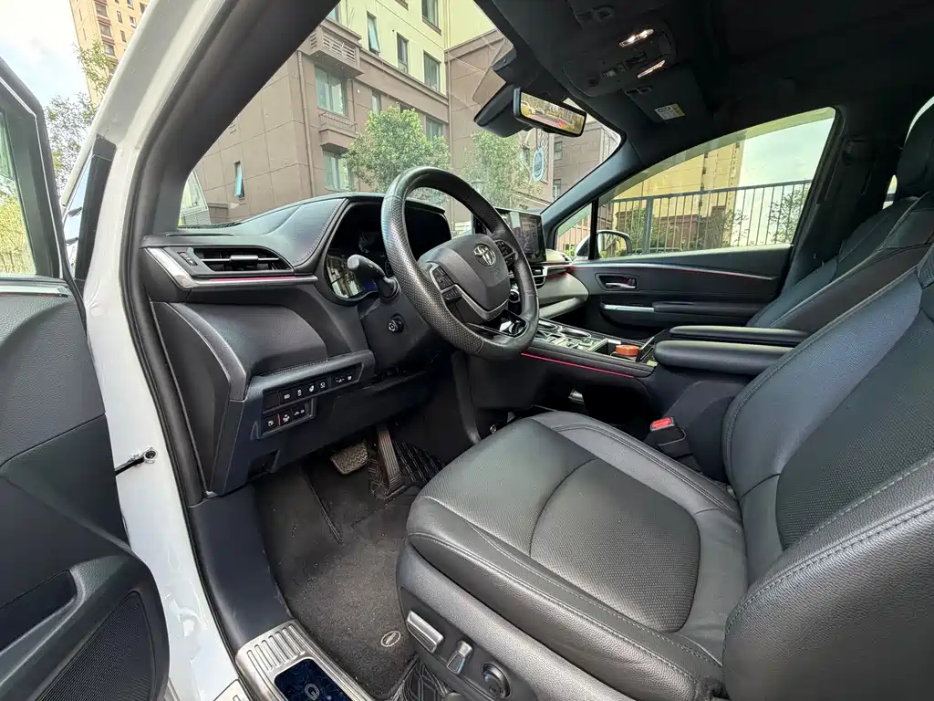 Toyota Granvia — миниатюра 4