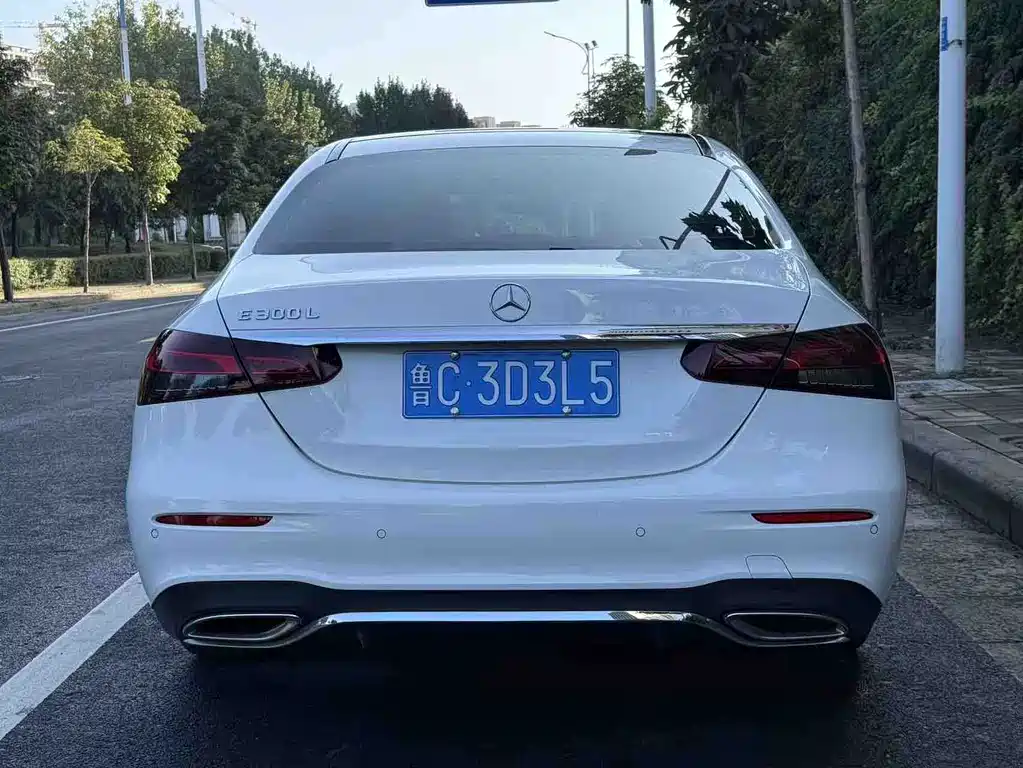 Mercedes-Benz E-Class — миниатюра 8