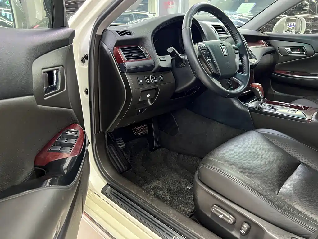 Toyota Crown 2010 2.5L Royal