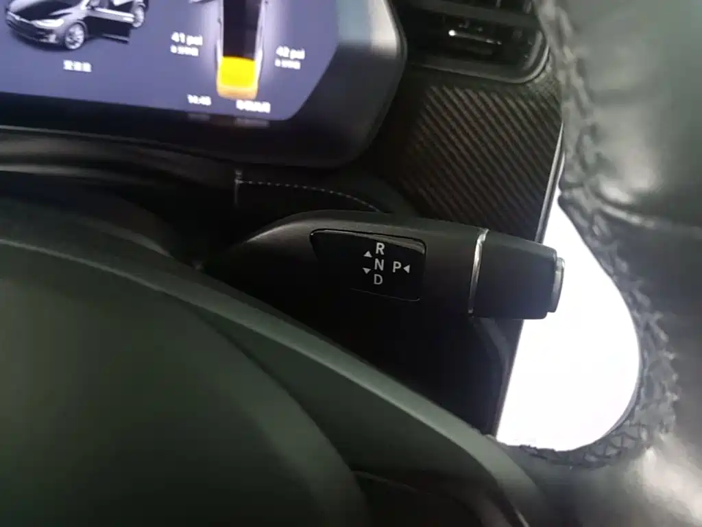 Tesla Model X — миниатюра 10