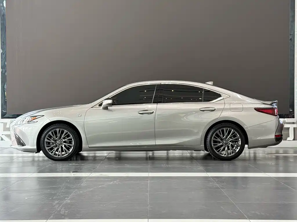 Lexus ES — миниатюра 4