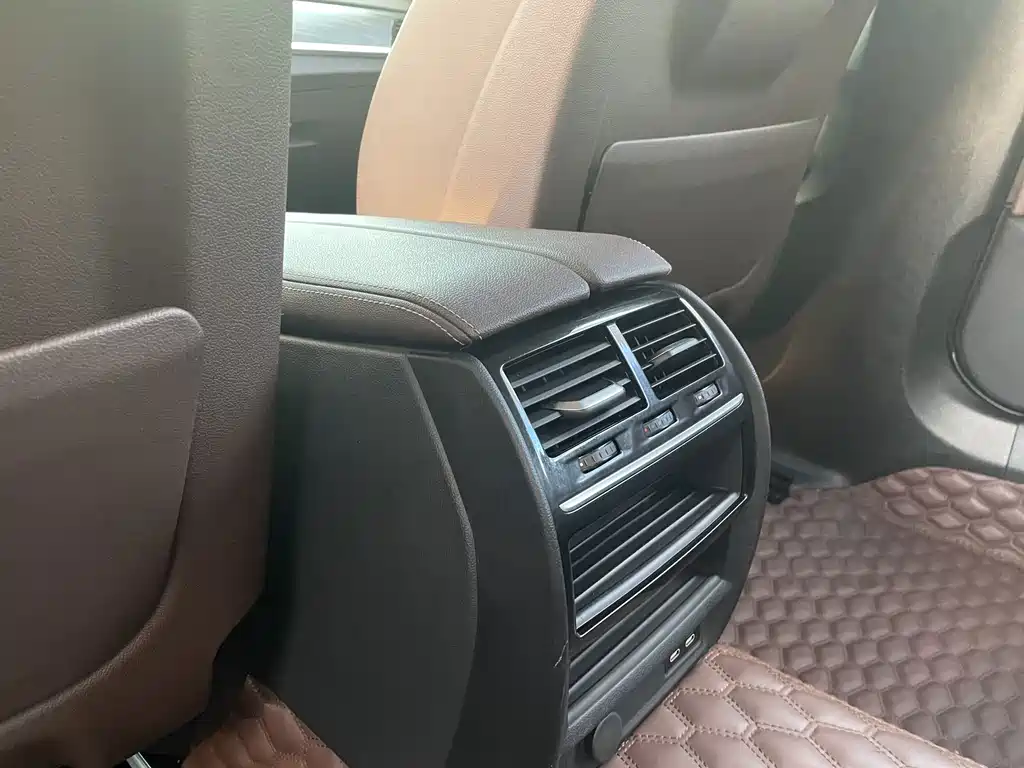 BMW 5 Series — миниатюра 10
