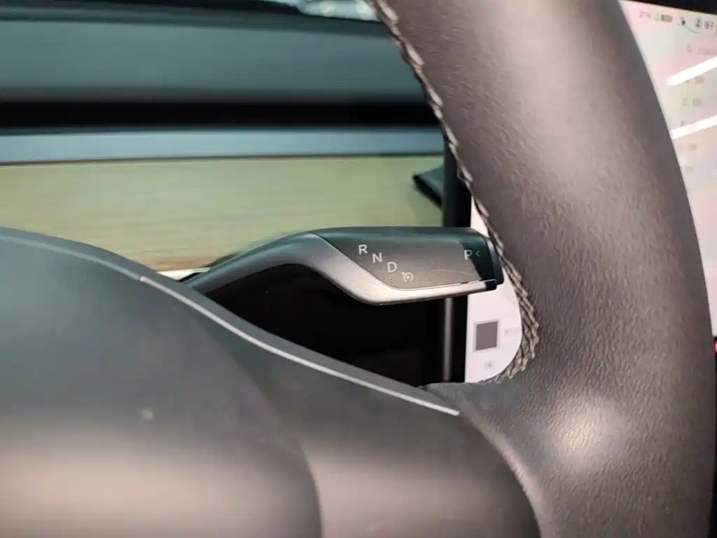 Tesla Model Y — миниатюра 14