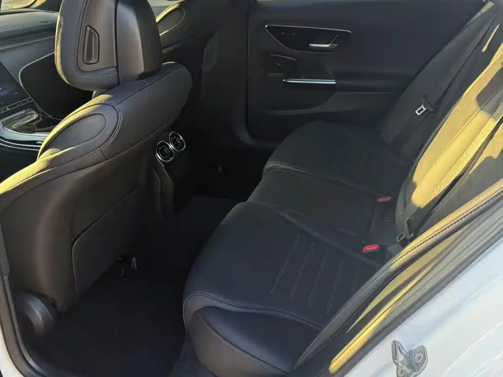 Mercedes-Benz C-Class — миниатюра 8