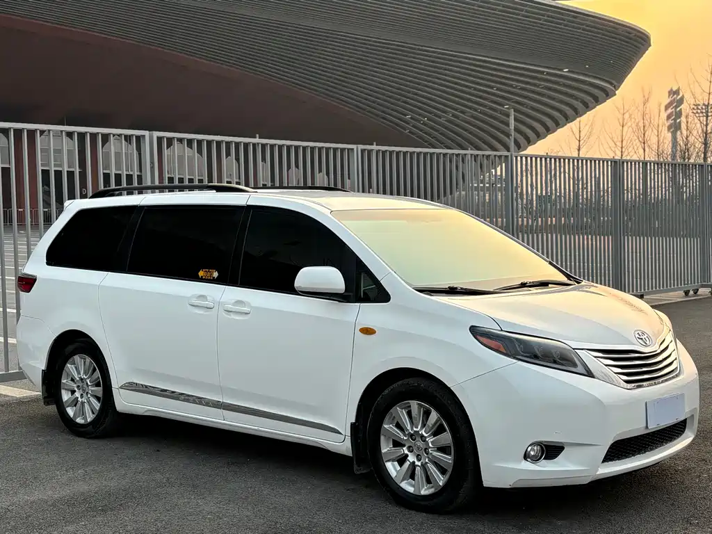 TOYOTA SIENNA