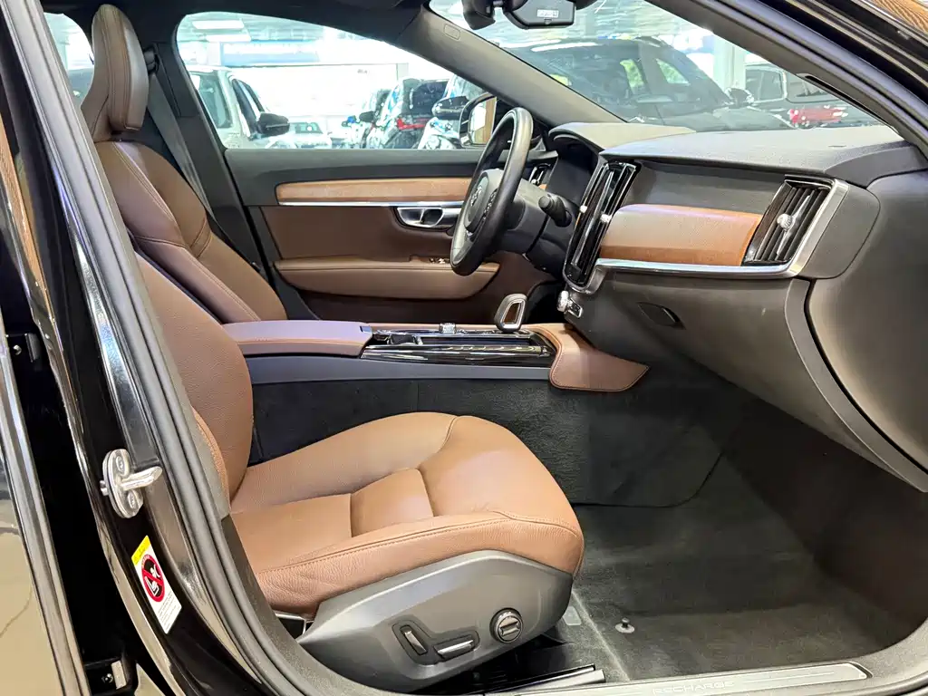 Volvo S90 PHEV — миниатюра 17