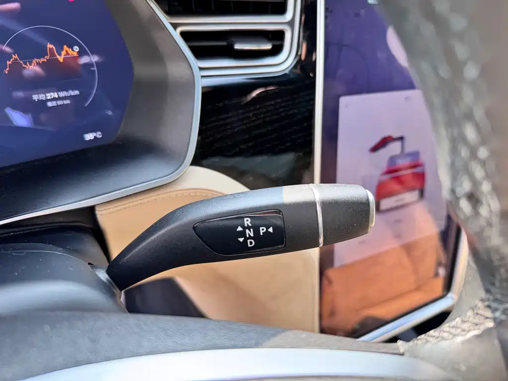 Tesla Model X — миниатюра 15