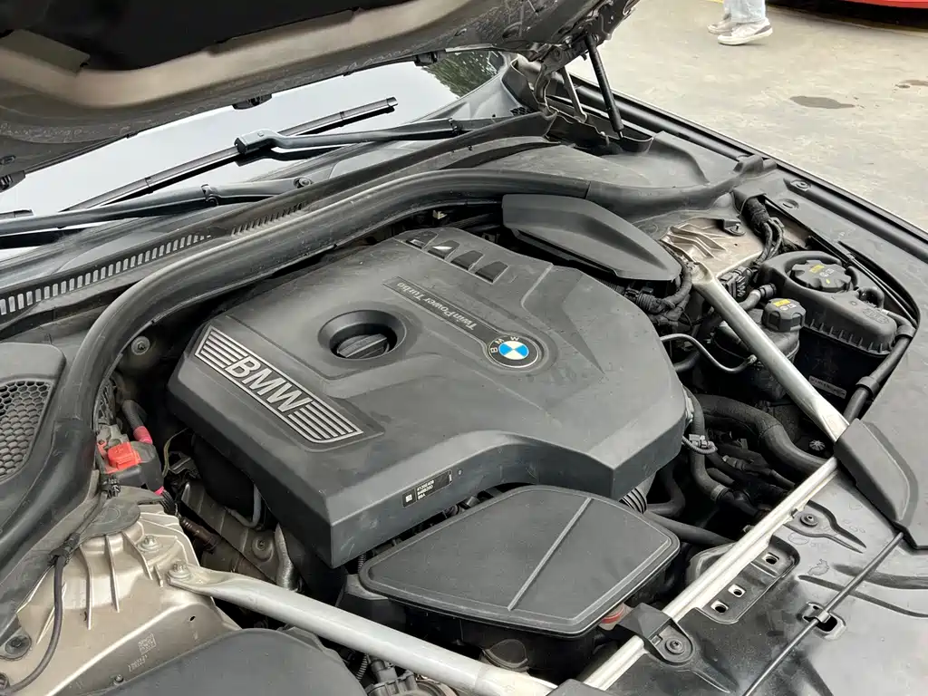 BMW 5 Series — миниатюра 13