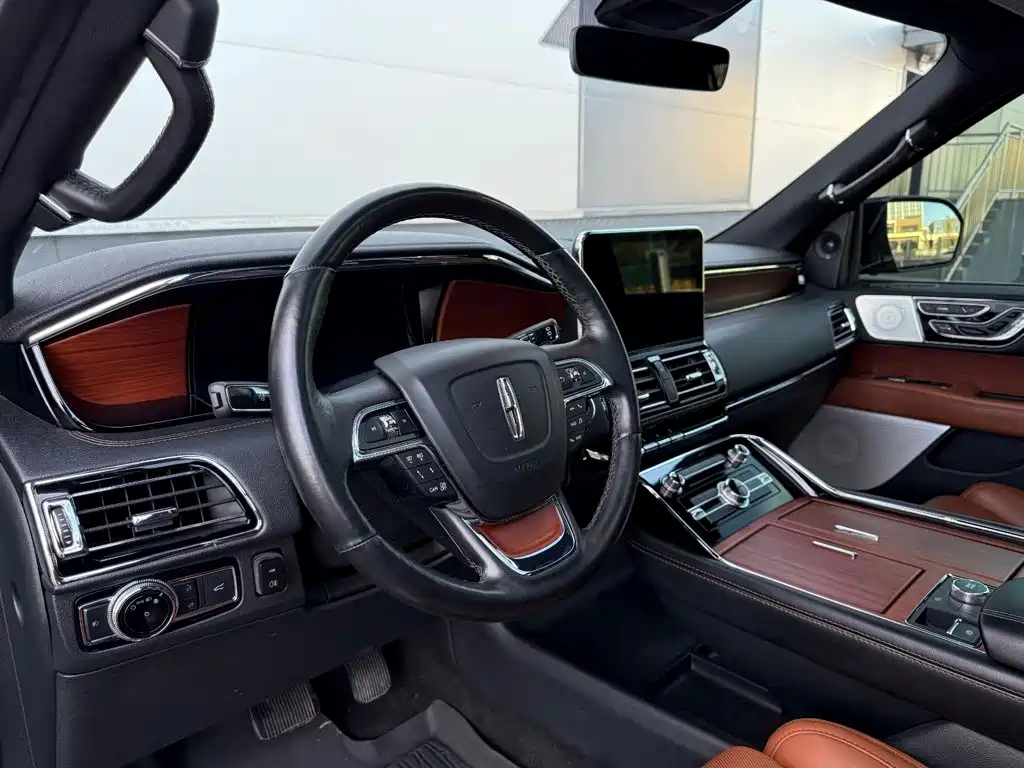 Lincoln Navigator — миниатюра 14