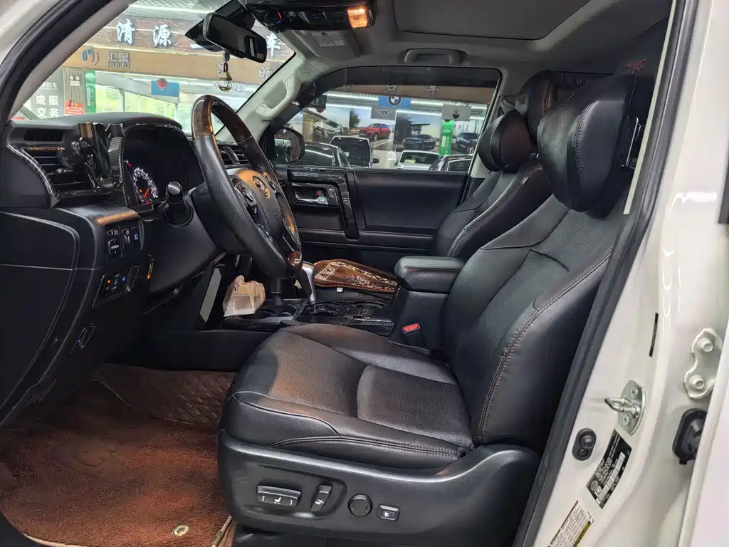 Toyota 4Runner — миниатюра 6