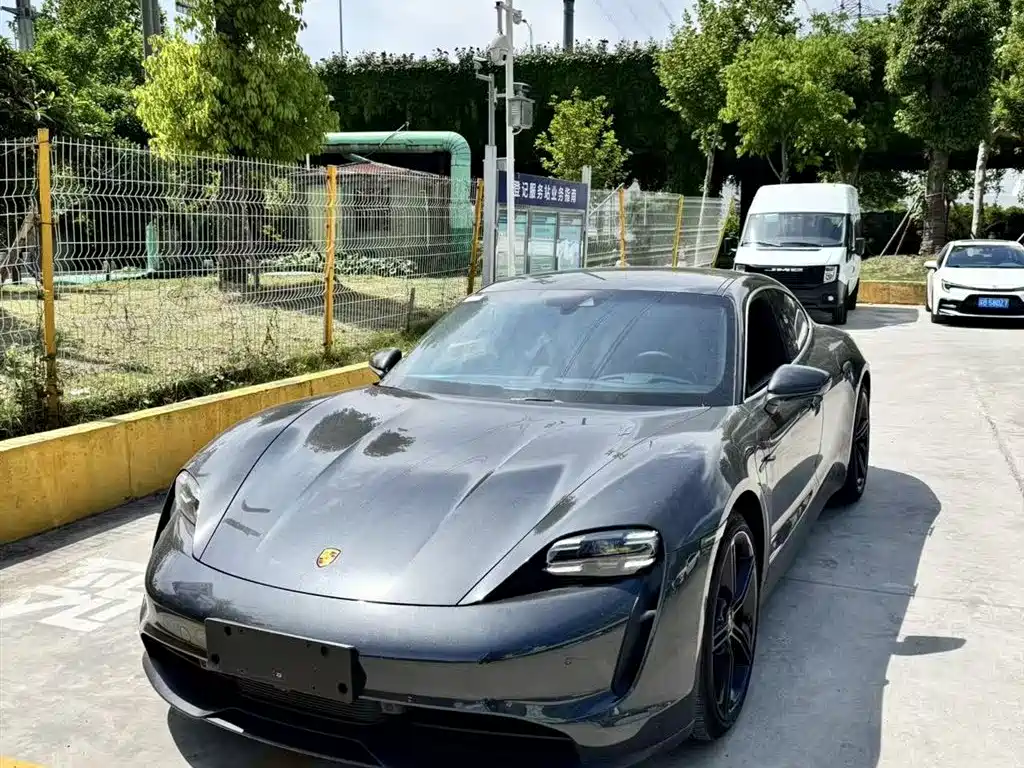 Porsche Taycan 2022