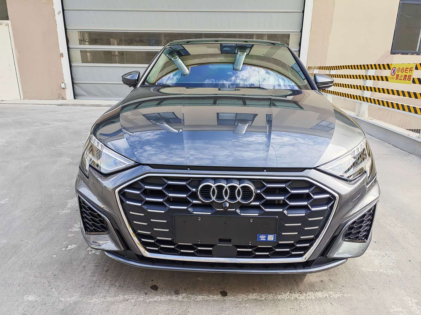 Audi A3 1.4 л 2023 г. Серебристо-серый, пробег 10800 км