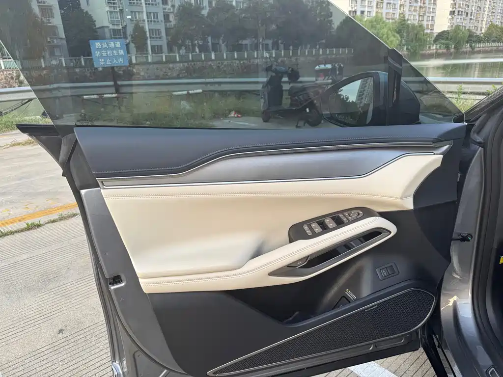 BYD L EV — миниатюра 20
