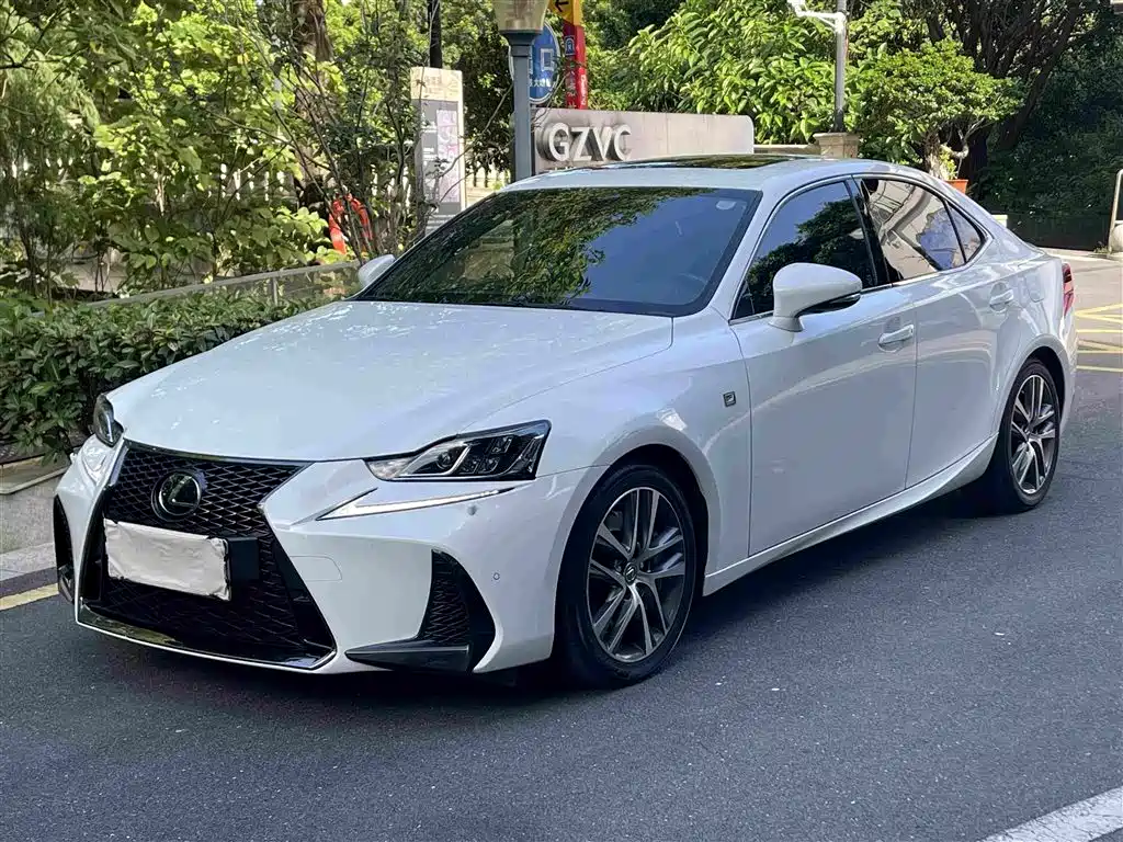 Lexus IS
