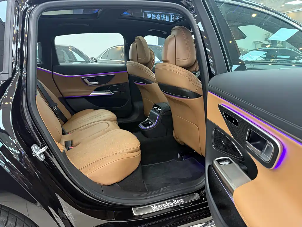 Mercedes-Benz E-Class — миниатюра 12