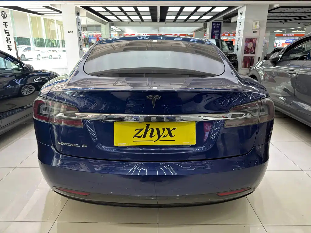 Tesla Model S — миниатюра 5