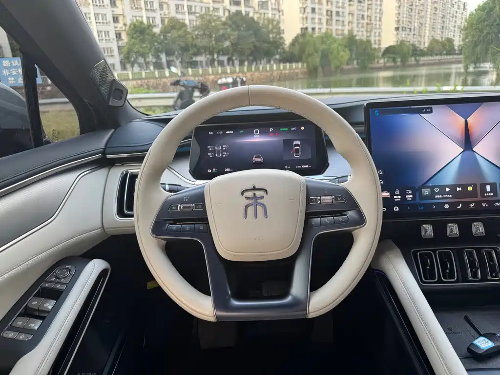 BYD L EV — миниатюра 18