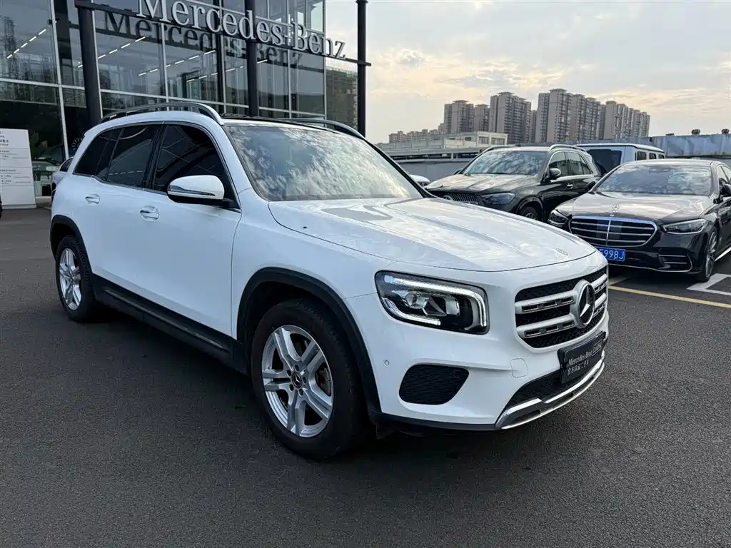 MERCEDES-BENZ GLB