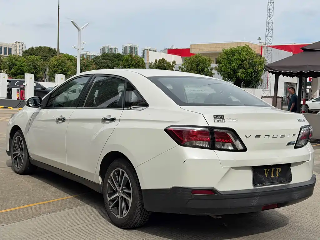 Venucia D60 — миниатюра 4