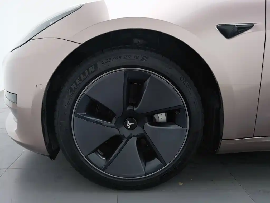 Tesla Model 3 — миниатюра 17