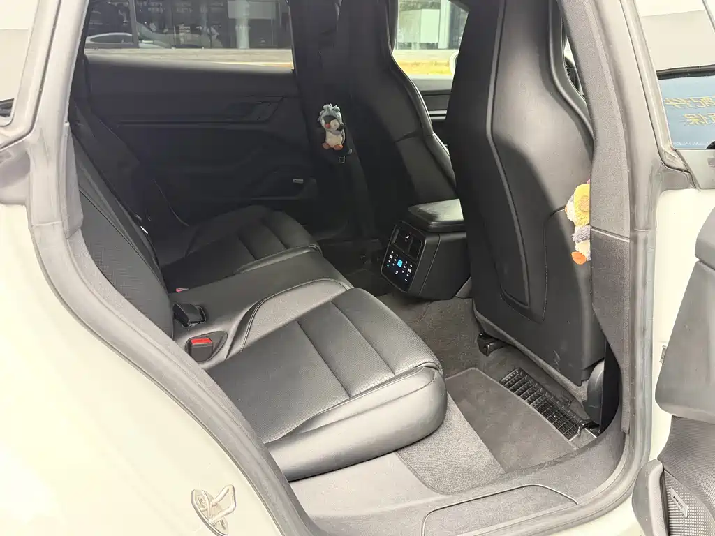 Porsche Taycan — миниатюра 12