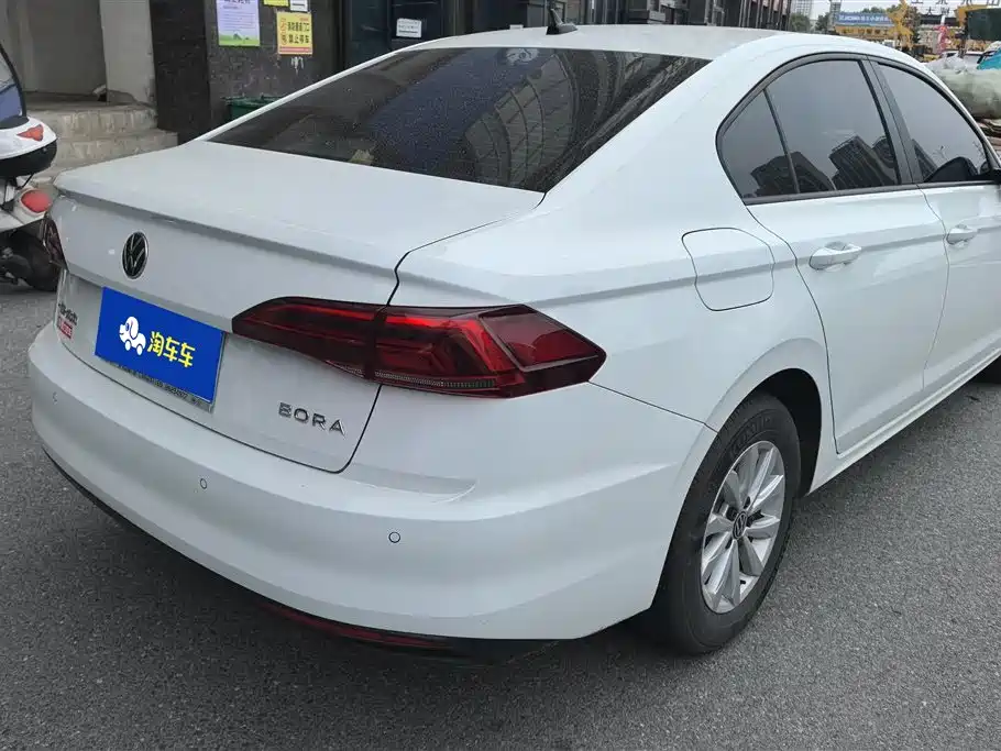 VOLKSWAGEN BORA