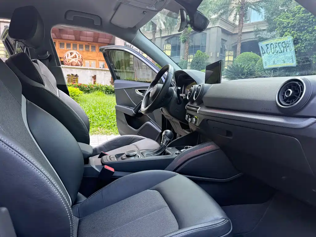 Audi Q2L e-tron — миниатюра 11