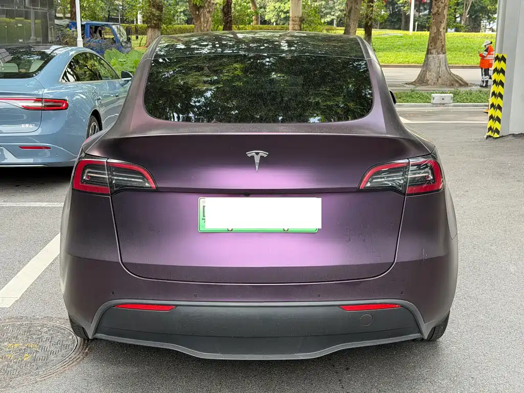 Tesla Model Y — миниатюра 11