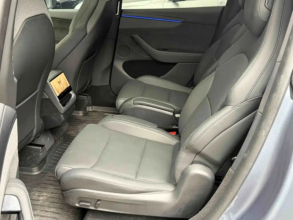 Tesla Model Y L — миниатюра 9
