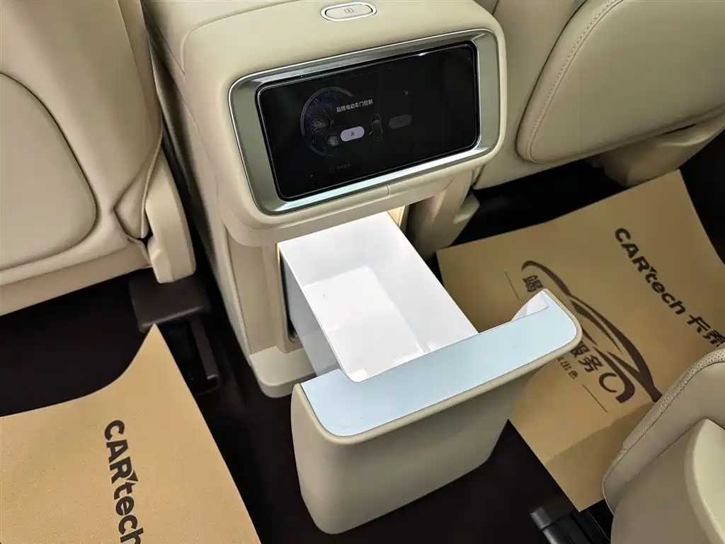 AITO ASK THE WORLD M9