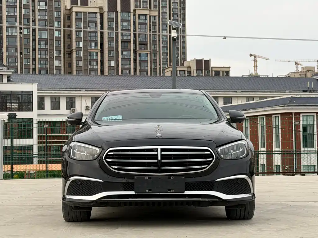Mercedes-Benz E-Class — миниатюра 2
