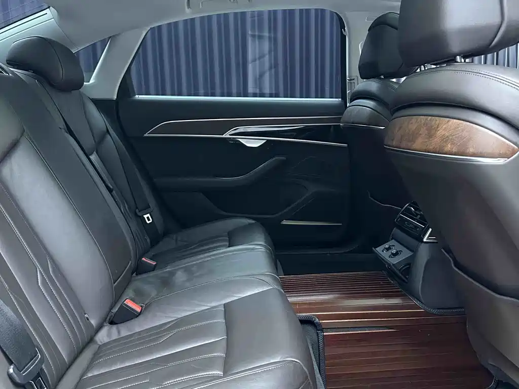 Audi A8 — миниатюра 5
