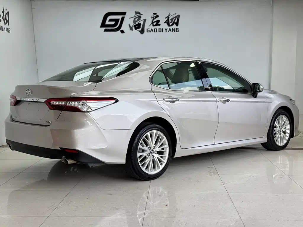 Toyota Camry — миниатюра 25