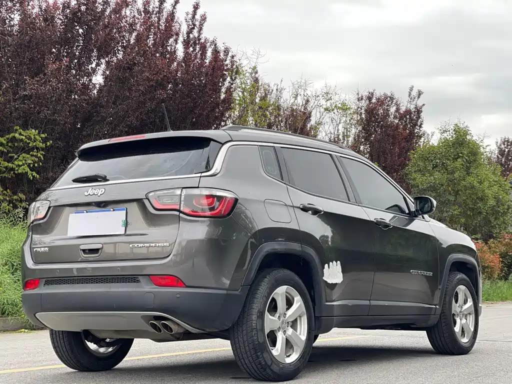 Jeep Compass - фото 7