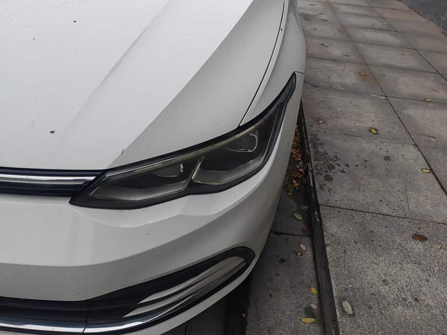 Volkswagen Golf 1.4 л 2022 г. Белый, пробег 19600 км