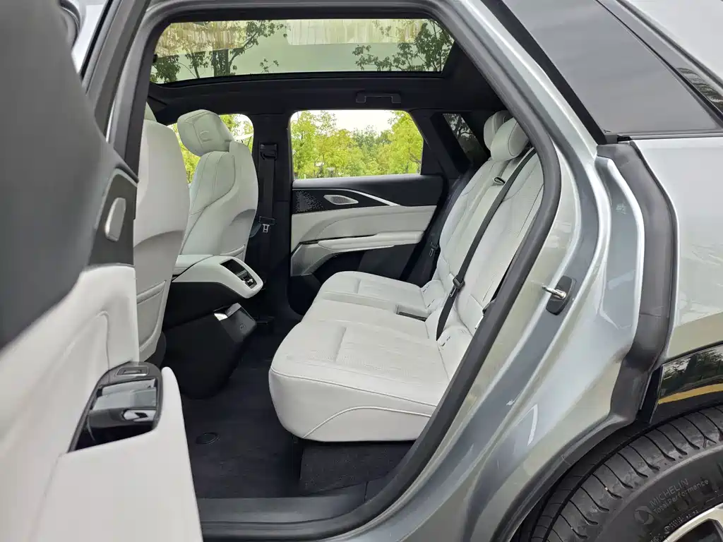 Cadillac Lyriq — миниатюра 10