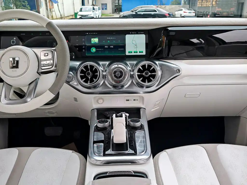 TANK CO CREATION TANK 300