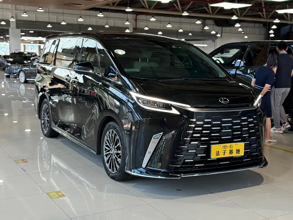 Lexus LM — миниатюра 3