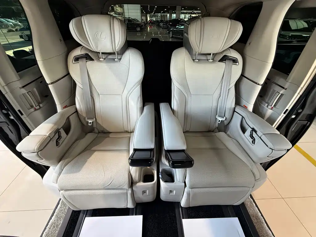 Lexus LM — миниатюра 16