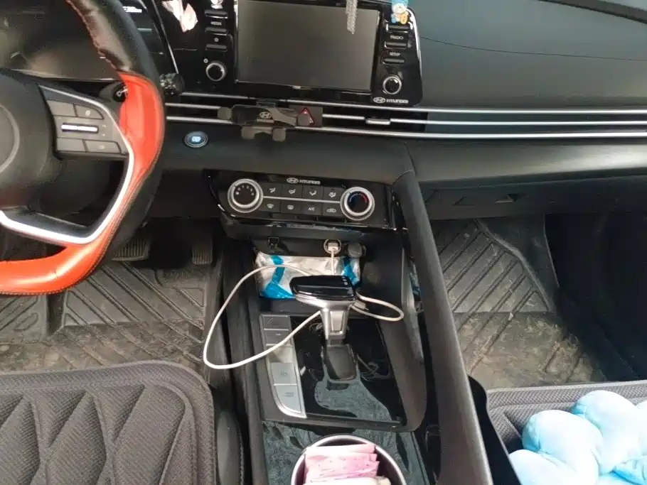 Hyundai Elantra — миниатюра 16