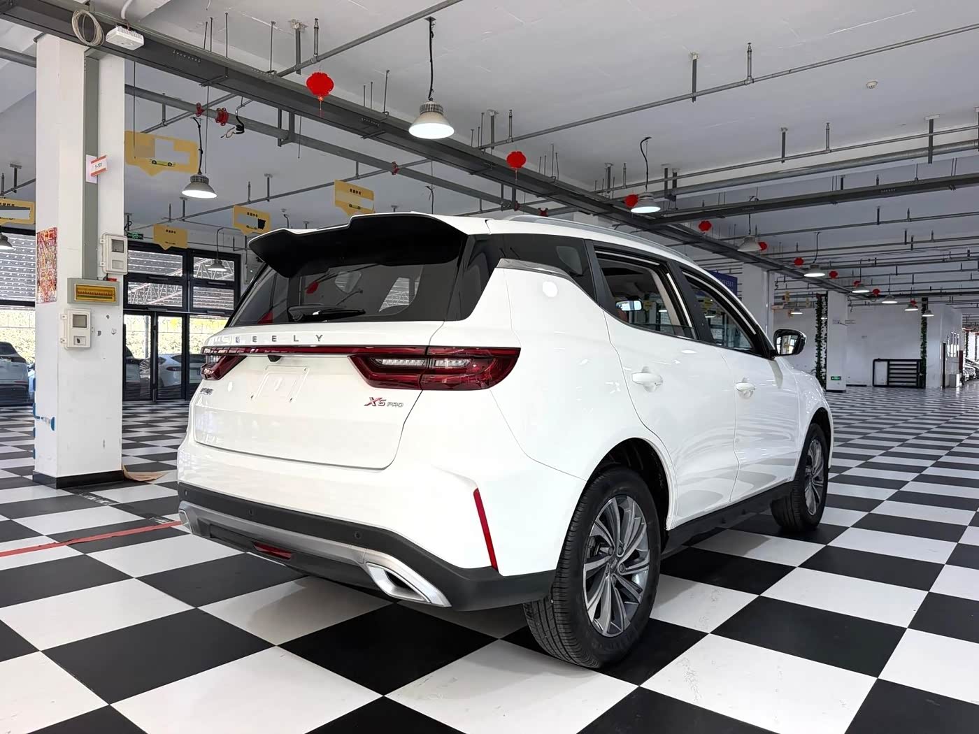 Geely Emgrand X6 1.4 л 2022 г. Белый, пробег 38000 км