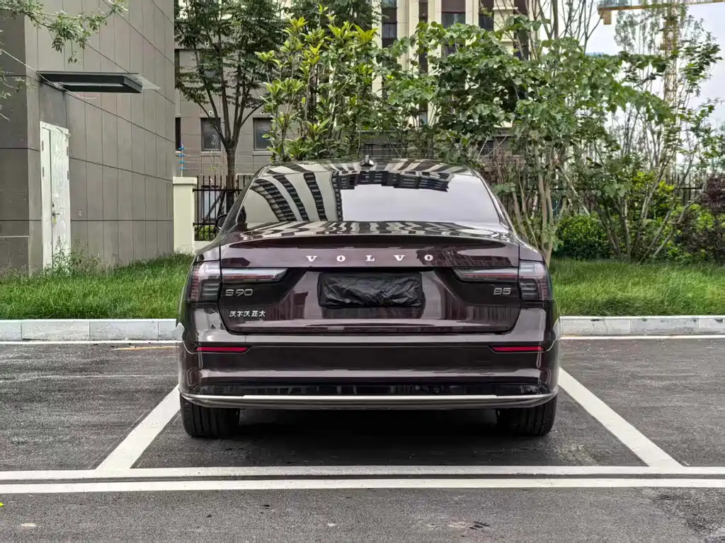 Volvo S90 2026 B5 Luxury