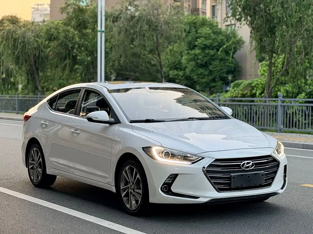 Hyundai Elantra — миниатюра 3