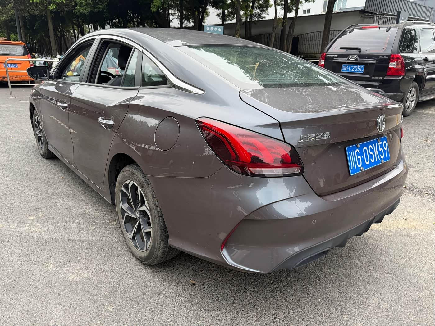 MG MG5 1.5 л 2024 г. Серебристо-серый, пробег 40000 км