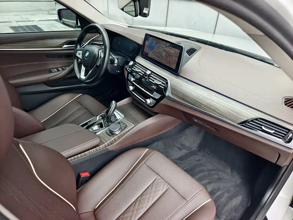 BMW 5 Series — миниатюра 14