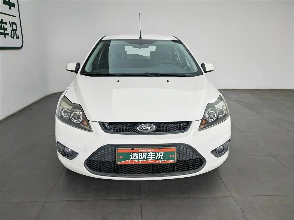 Ford Focus 2013 1.8L AT
