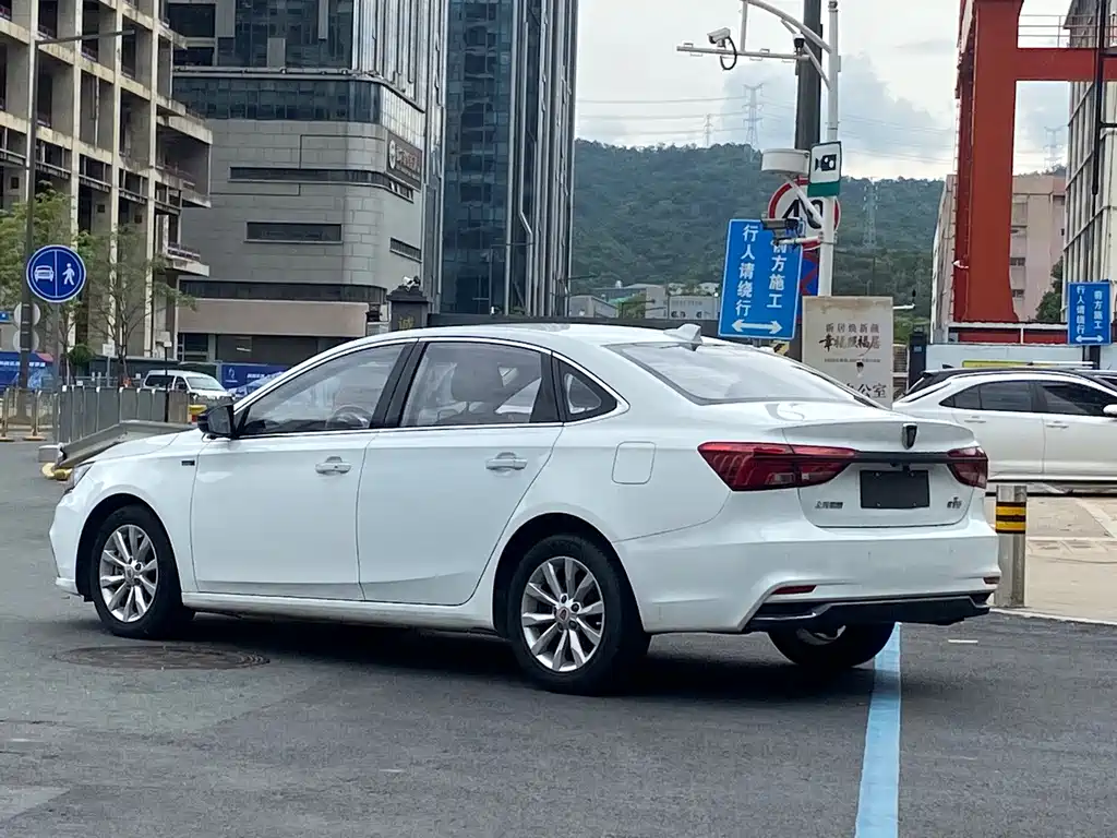 Roewe i6 New Energy — миниатюра 5