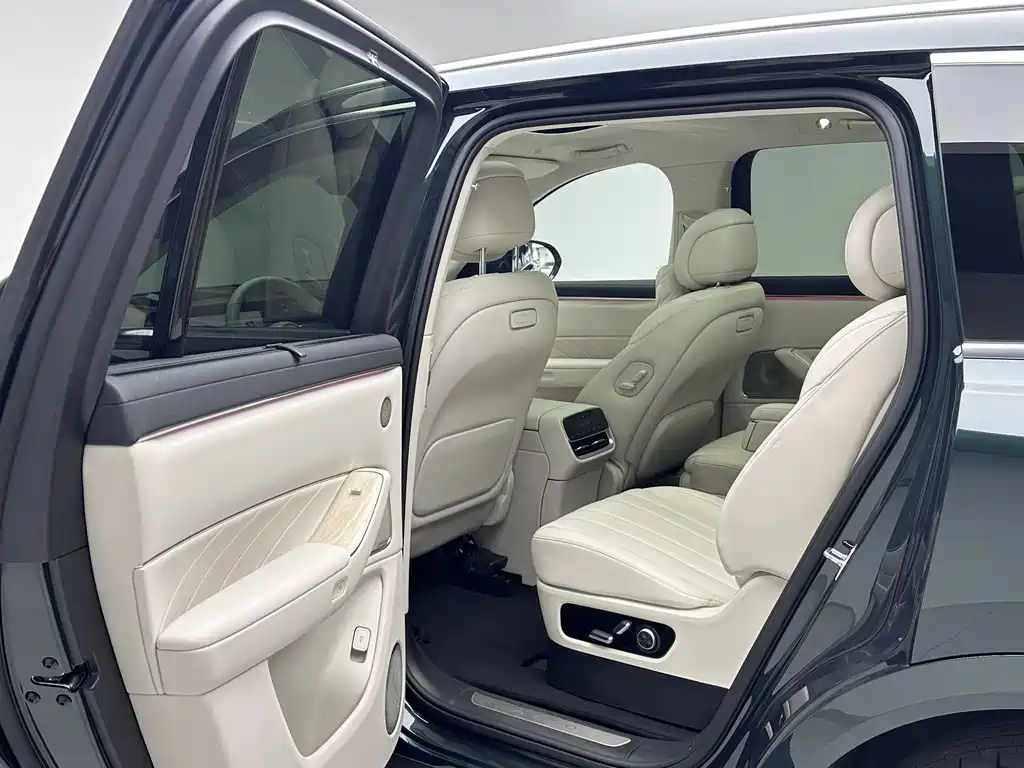 AITO ASK THE WORLD M8